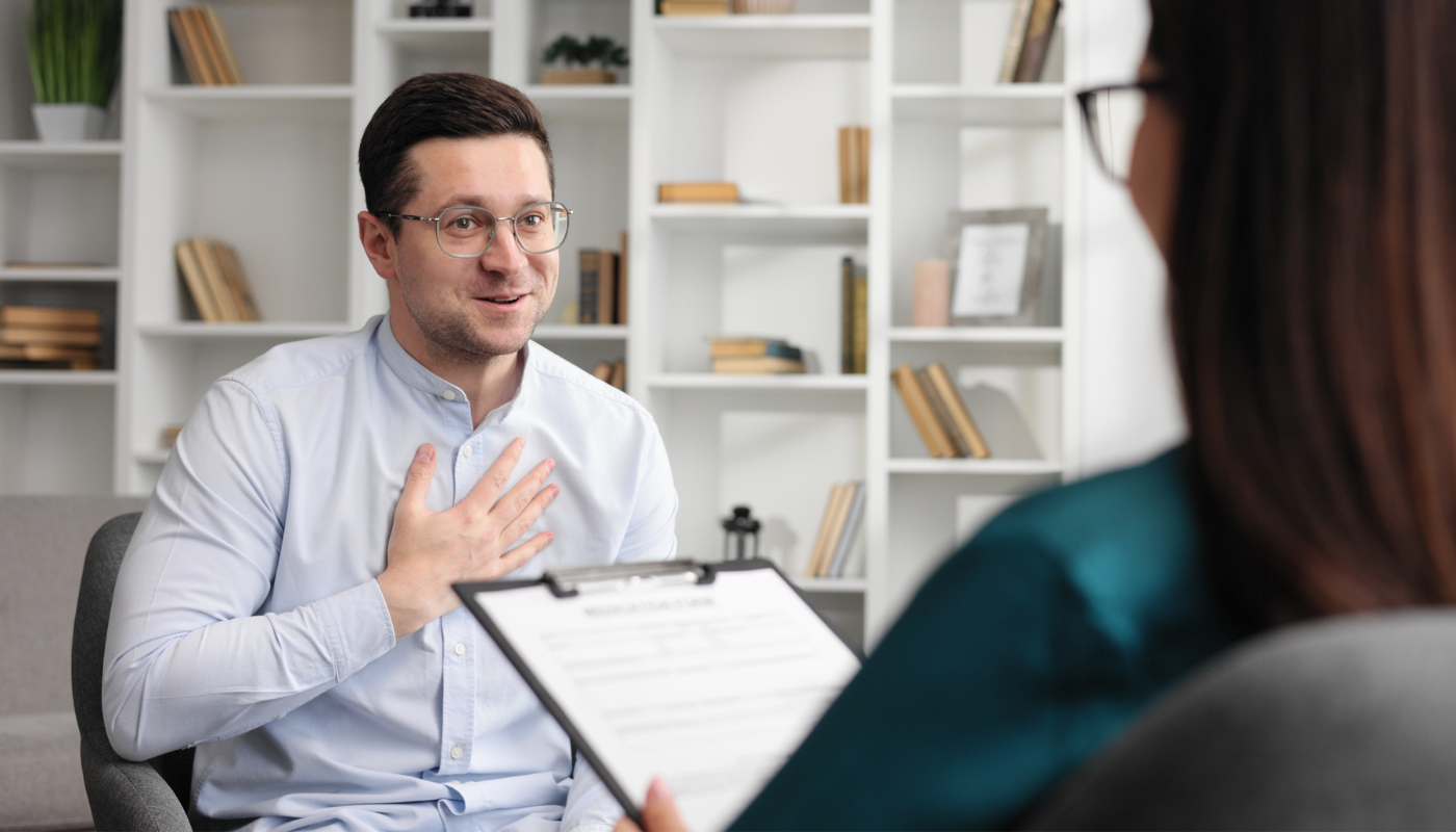 Man speaks to psychologist