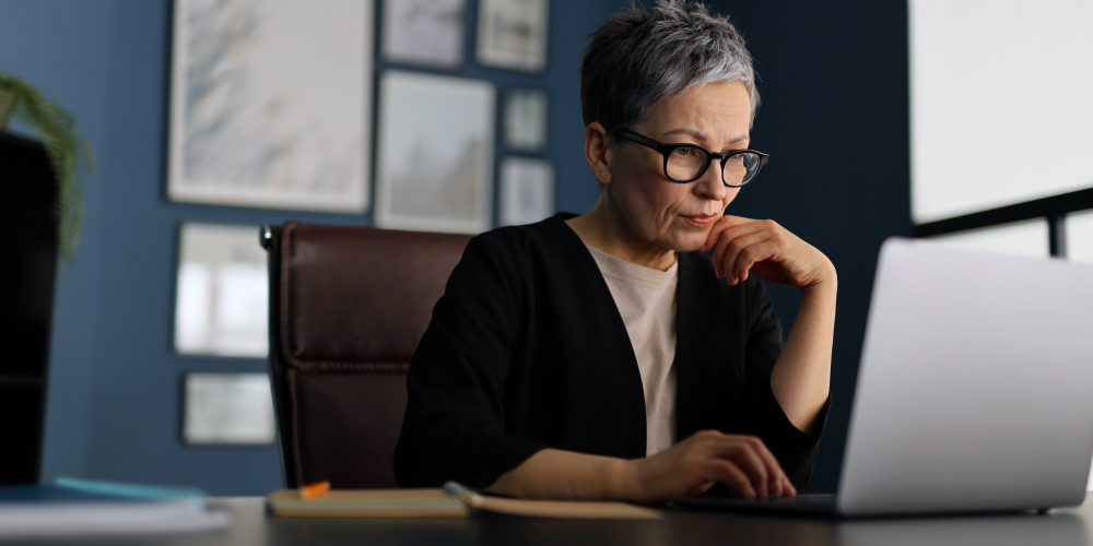 IO-psychologist-on-laptop-computer